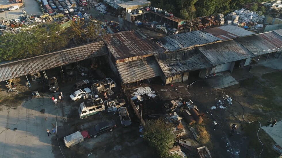 След пожара в Ботевград: Няма отчетено замърсяване на въздуха
