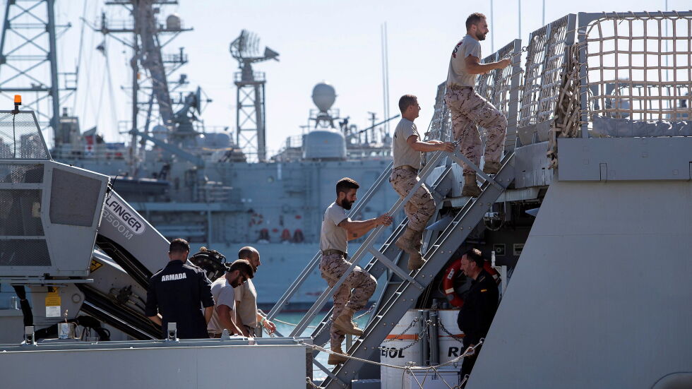 Край на драмата с мигрантите на хуманитарния кораб "Оупън армс"