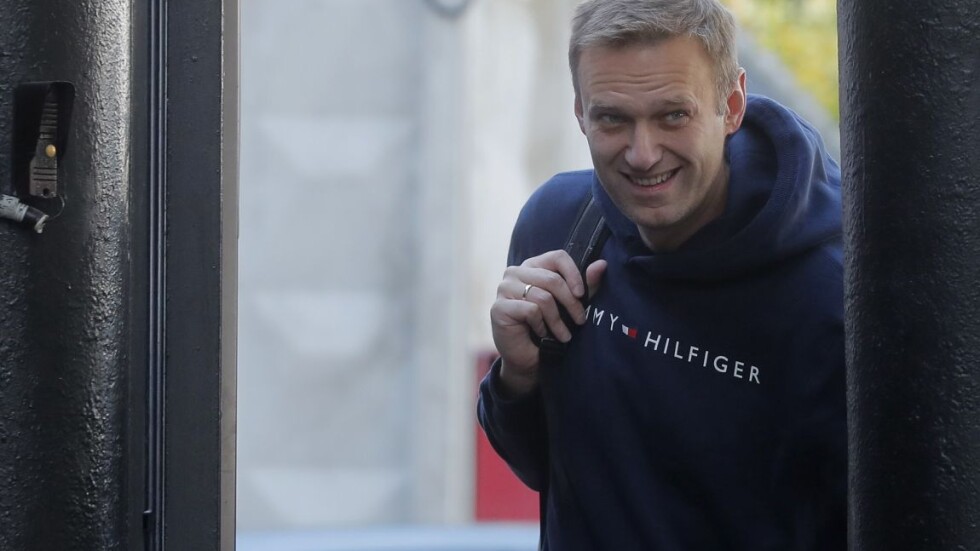 Екипът на Навални открил Новичок в бутилка с вода в хотелската му стая 