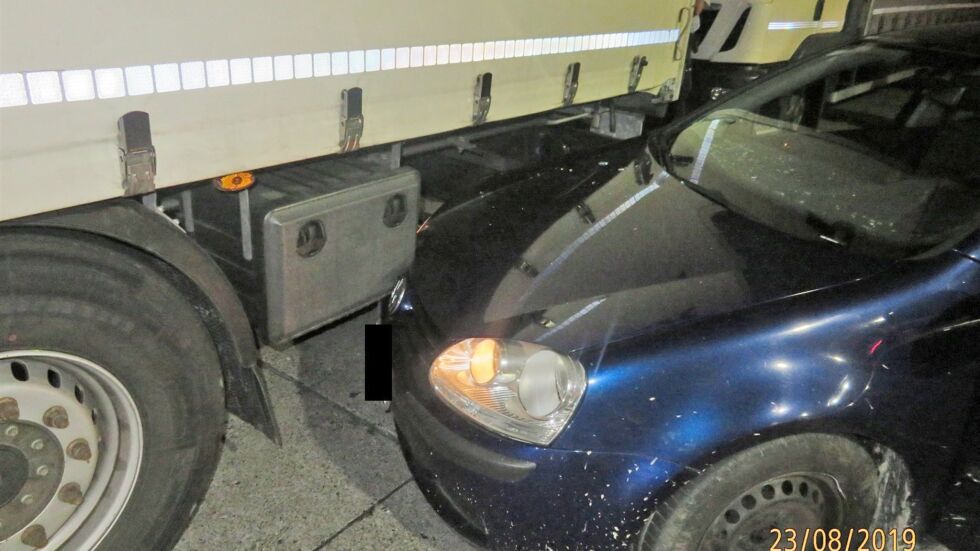 8-годишно момче подкара колата на майка си и катастрофира със 180 км/ч в Германия