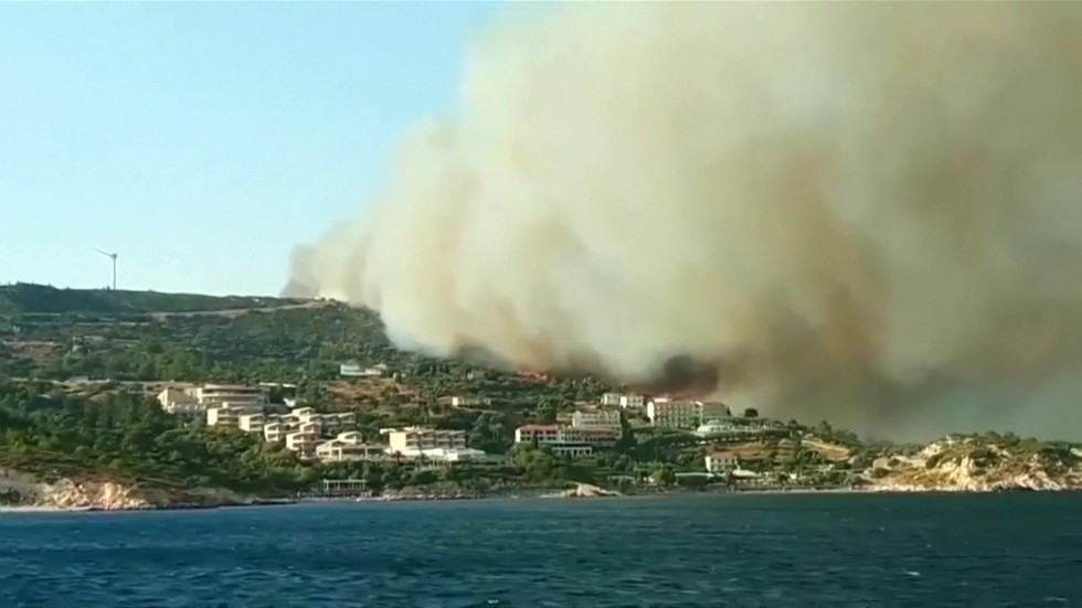 Арестуваха двама души за подпалването на четири пожара в Гърция