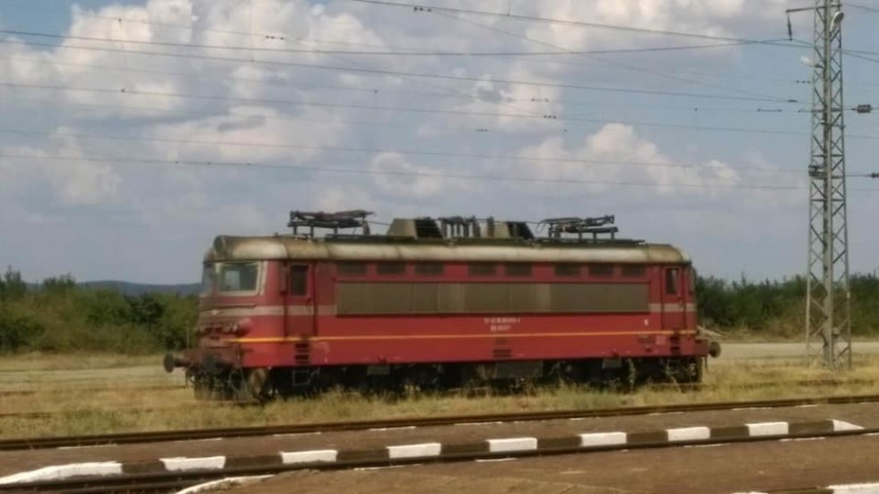 Запали се локомотив на пътнически влак Бургас - Сливен