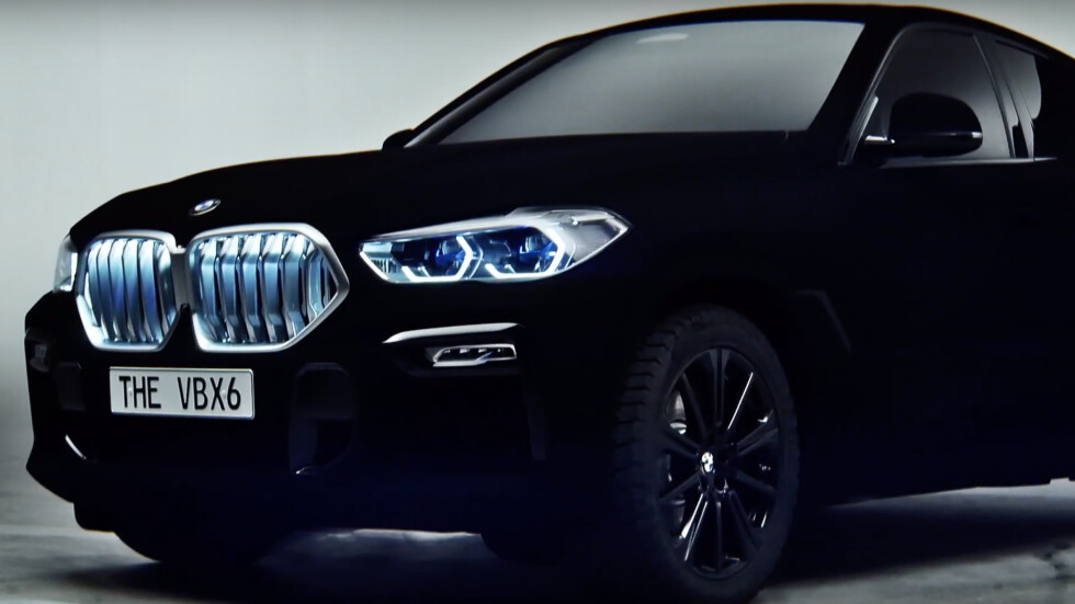 BMW представи X6 боядисана в най-черното черно (СНИМКИ и ВИДЕО)