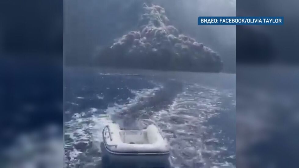 Туристи избягаха с лодка от вулкана Стромболи