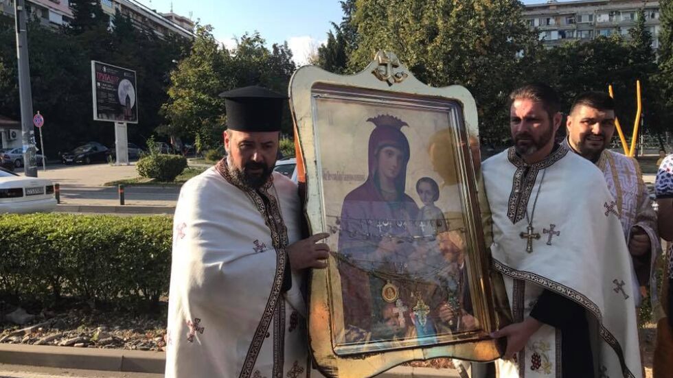 Стара Загора посрещна две чудотворни икони на Пресвета Богородица