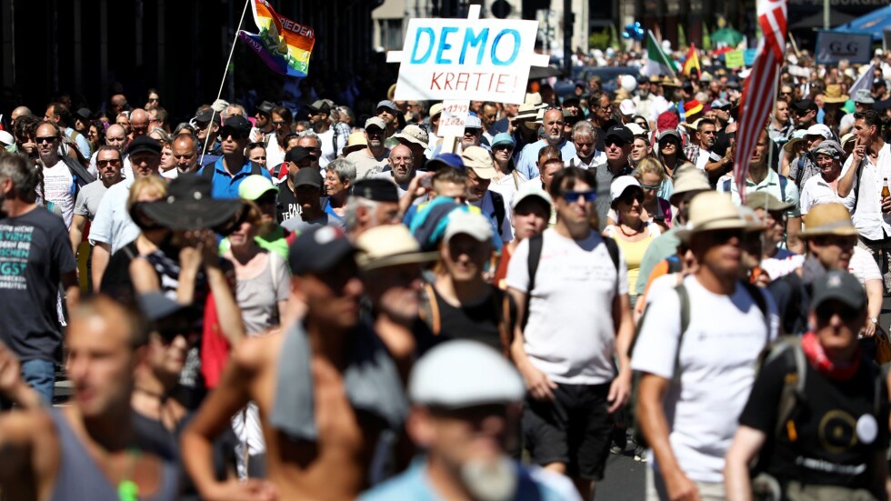 Хиляди на протест в Берлин срещу ограничителните мерки