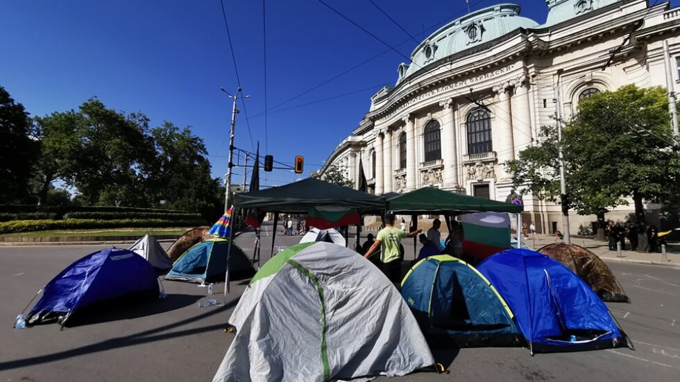25 дни гражданско недоволство: Три са вече палатковите лагери в столицата 