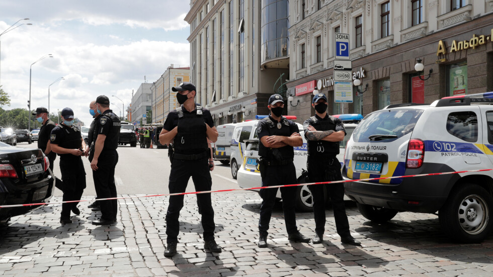 Мъж заплашва да взриви бомба в киевски бизнес център