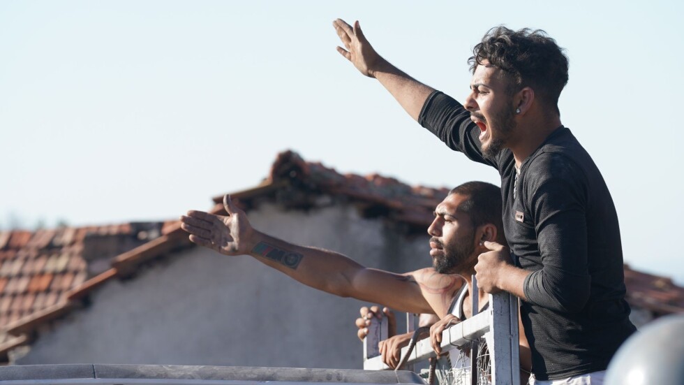 Напрежение в ромския квартал в Стара Загора, събарят незаконни къщи