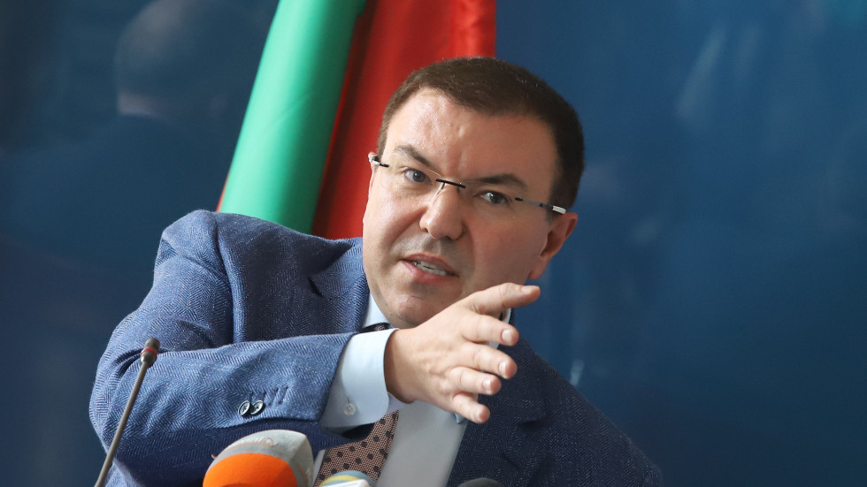 Министър Ангелов: Няма да има прошка за болници, които връщат COVID пациенти