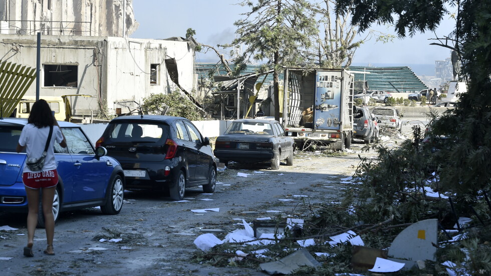 Продължава издирването на оцелели под срутените сгради след взрива в Бейрут