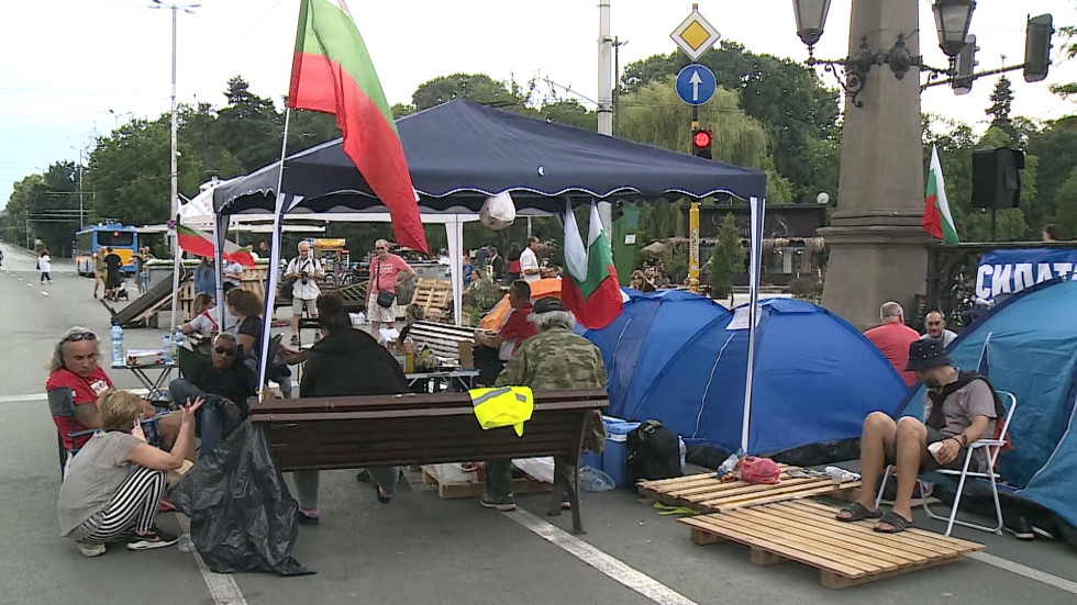 Ден 31-ви на протести: София осъмна с барикади по кръстовищата