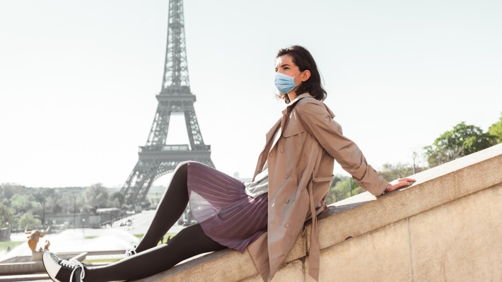 Франция връща задължителните маски на открито в Париж и Сена