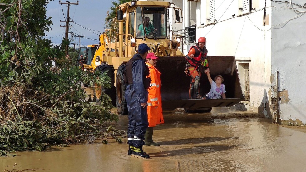 Катастрофални наводнения след мощна буря взеха жертви на гръцкия остров Евбея