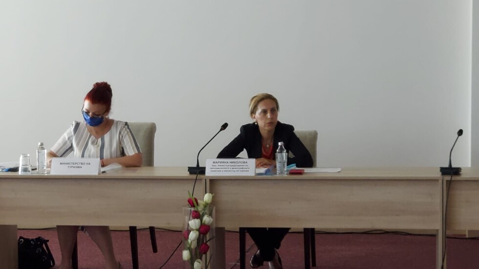 Марияна Николова на спешна среща с представителите на германските туроператори