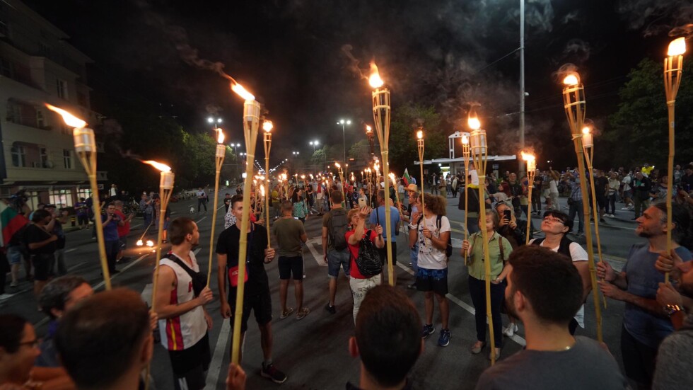 Ден 32: Факелно шествие премина по бул. "Цариградско шосе"