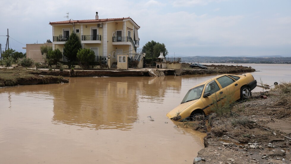 8 вече са жертвите на наводненията на гръцкия остров Евбея
