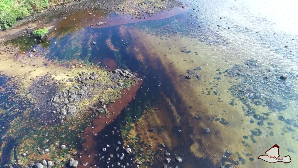 Петролният разлив край Мавриций: Кадри с дрон показват мащаба на бедствието (ВИДЕО)