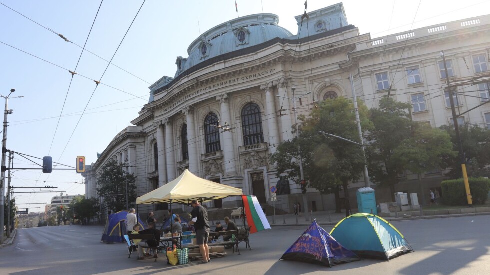 Повторна блокада: Кръстовището при Софийския университет отново е затворено 