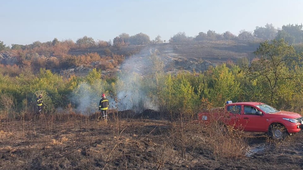 Нов пожар погълна 500 дка в Хасковско