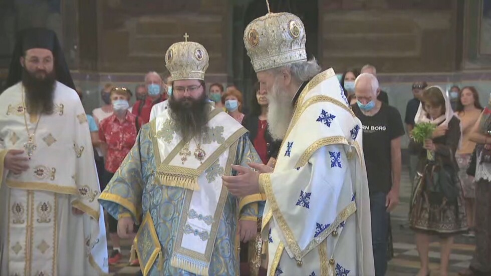 Българският патриарх Неофит оглави празничната литургия в „Св. Александър Невски”