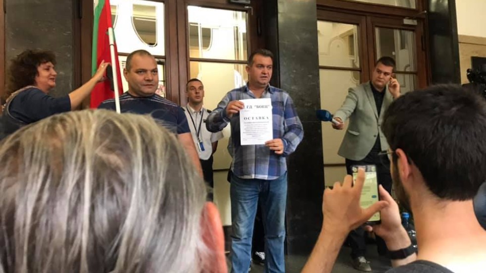 Протестиращи блокираха Министерството на правосъдието, поискаха среща с Данаил Кирилов