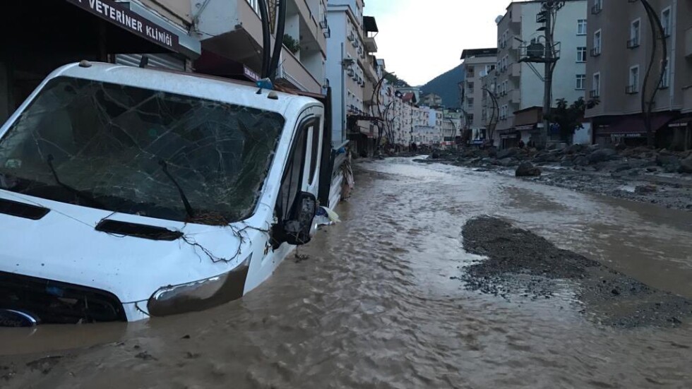 14 души бяха спасени от опустошителните наводнения в Турция