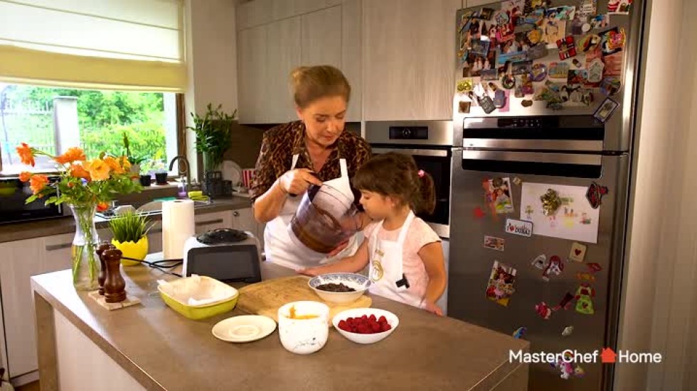 MasterChef@Home: Какаови барчета с фъстъчено масло, шоколад и малини