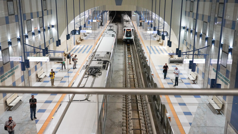 Заради COVID пандемията: Рязък спад на пътуващите в софийското метро