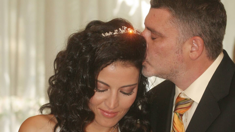 Деси Стоянова отбеляза 14 години от сватбата си с емоционален кадър