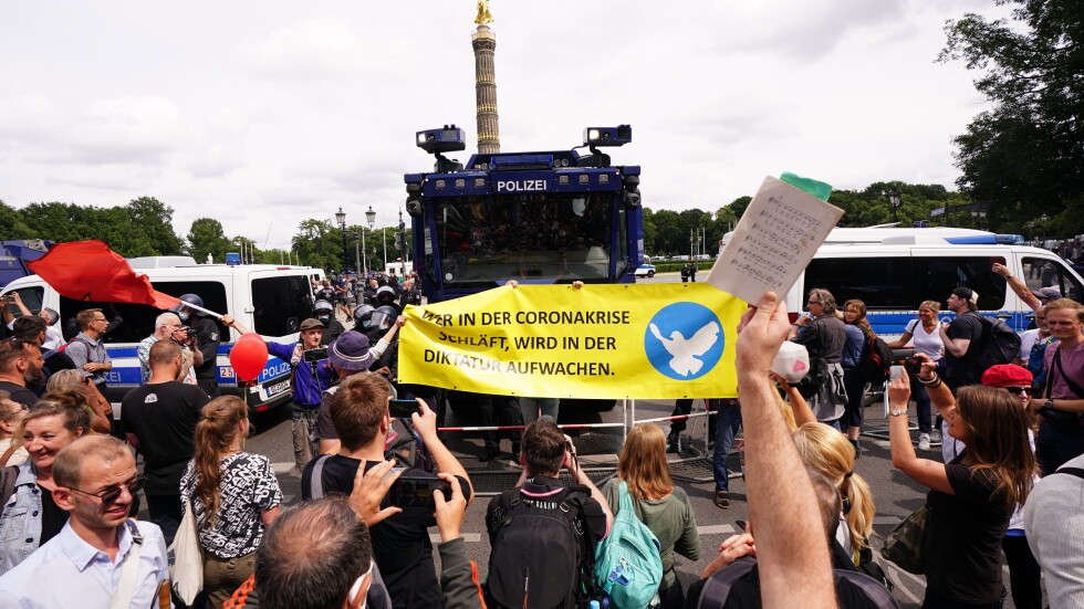 Въпреки настъпващата нова вълна на COVID-19: Протести в Европа срещу мерките