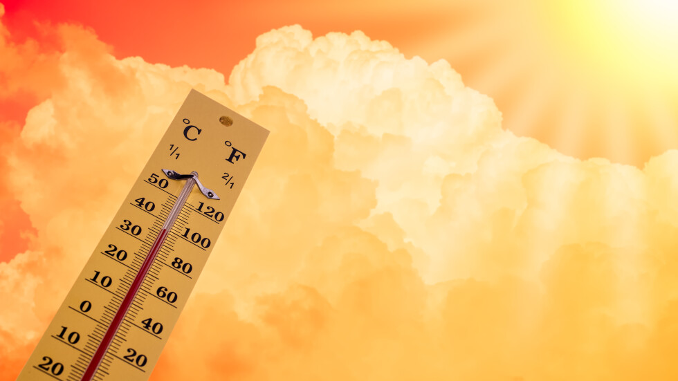 Червен код в 9 области за опасни жеги в понеделник
