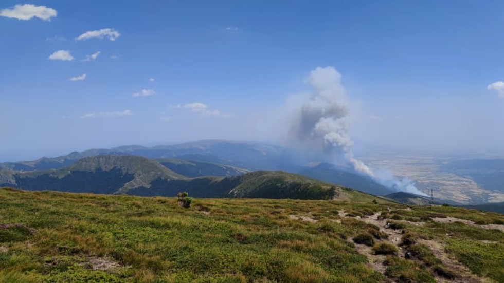 Пожари бушуват в Централен Балкан (ОБЗОР)