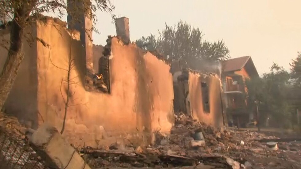 Огнена стихия в Кюстендилско: Изгорели са 15 вили и необитаеми къщи