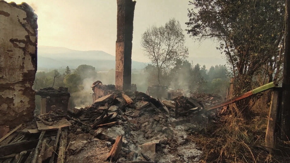Късо съединение е предизвикало пожара в Долно село