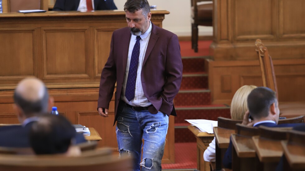 Има такива дънки: Филип Станев отнесе забележка заради външния си вид (СНИМКИ)
