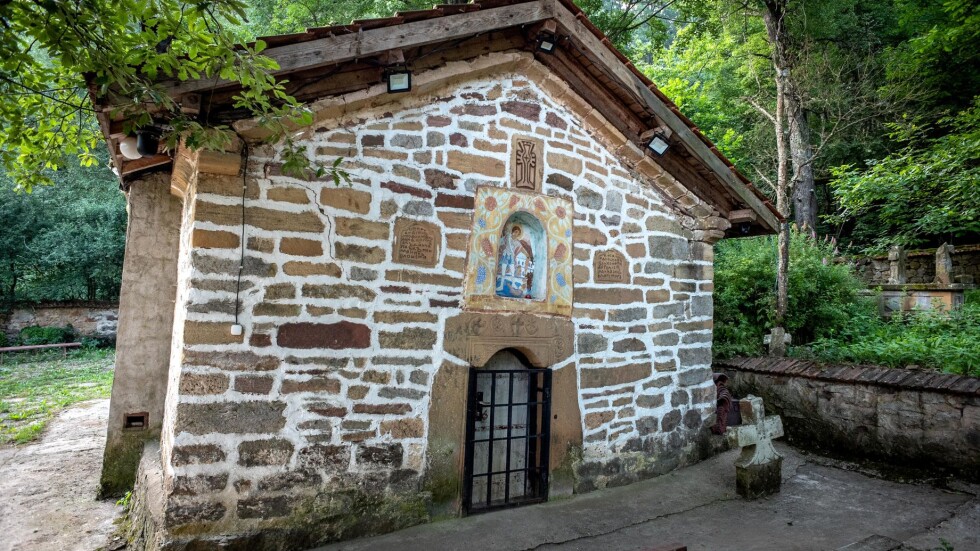 Какво знаем за манастира  „Св. Архангел Михаил“, където се снима "Фермата" 7