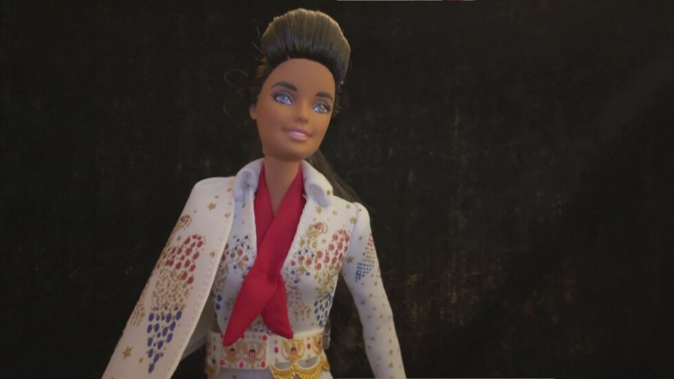 Куклата Барби облече костюм на Елвис Пресли