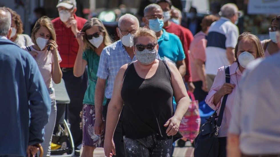 Нови противоепидемични мерки влизат в сила в Гърция