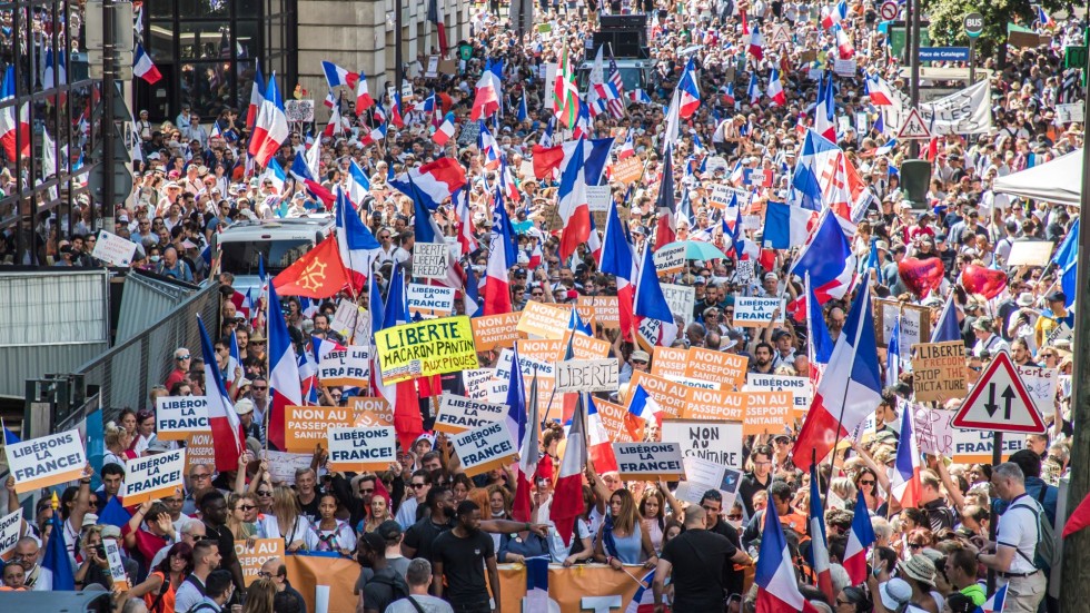 Над 40 000 души протестираха срещу COVID сертификатите във Франция