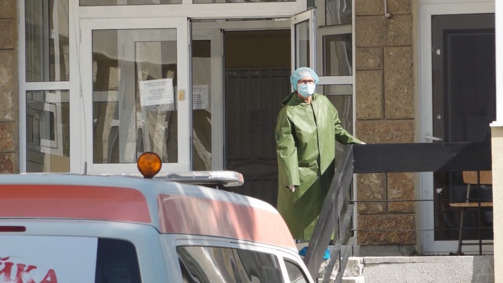 Недостиг на медицински персонал в COVID отделението на болницата в Поморие 