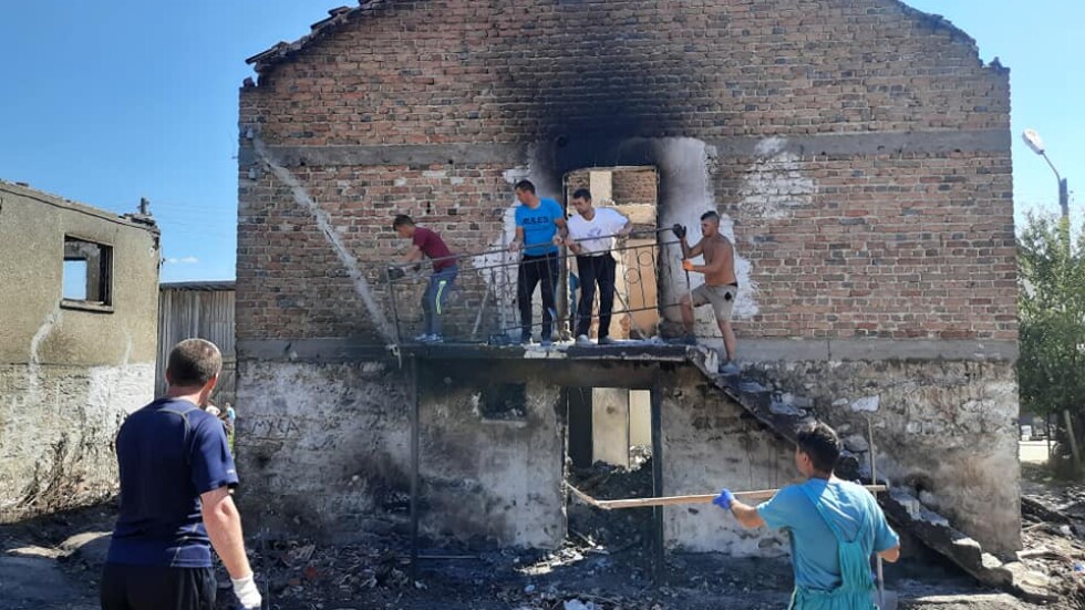 След огнения ад в Кръстава: Велинградското село постепенно се съвзема