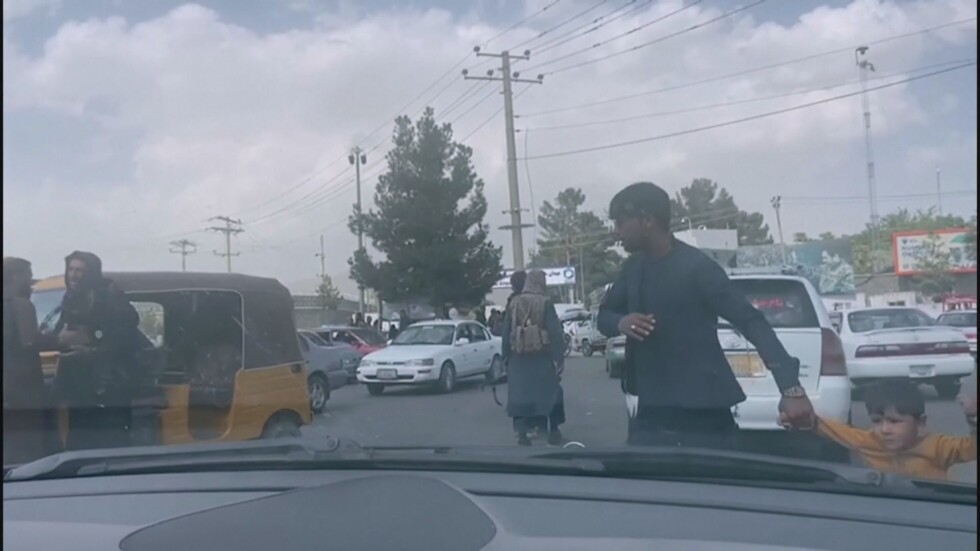 Отново хаос около летището в Кабул 