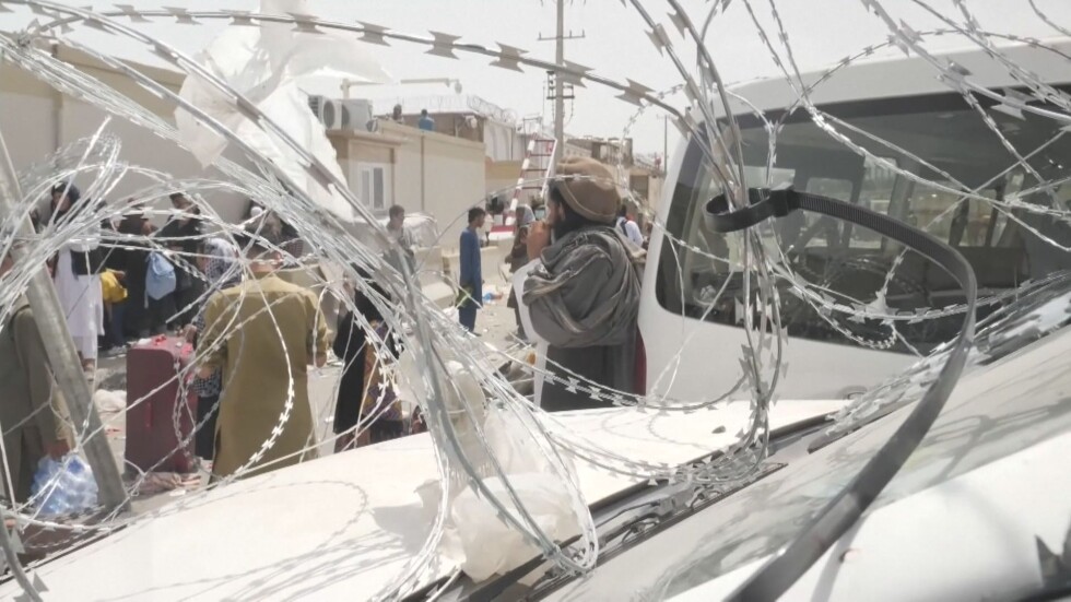 В опит за спасение: Четвърти ден хаос на летището в Кабул (ОБЗОР)