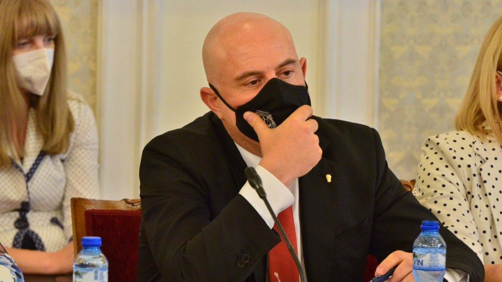 Гешев атакува пред КС правото на депутатите да го викат