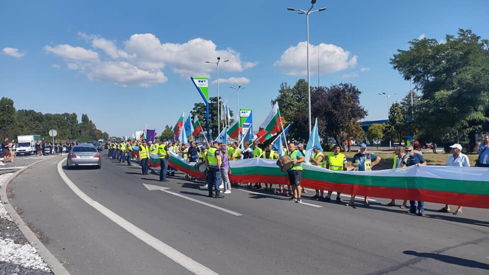 Служители на „Автомагистрали – Черно море“ блокираха пътища в страната