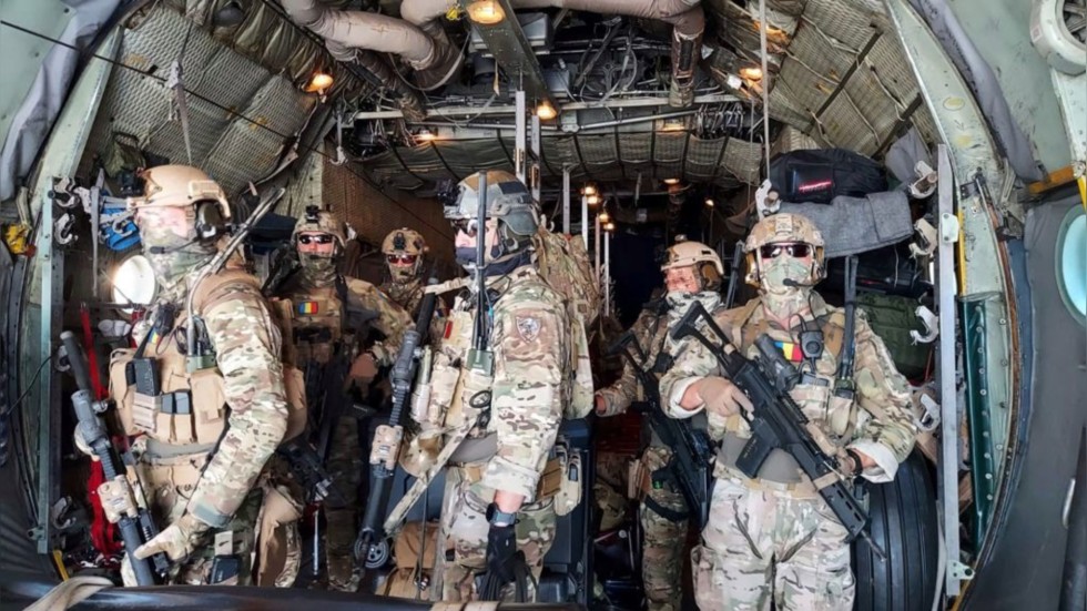 Петирима българи и 15 румънци са евакуирани от Афганистан от румънските ВВС