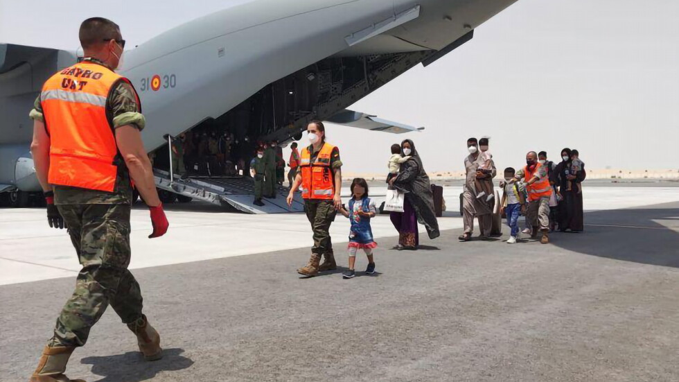 Полша спира полетите за евакуация от Кабул
