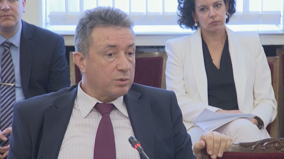 Стоилов: Проверяваме т. нар. „златни български паспорти“ за инвестиции