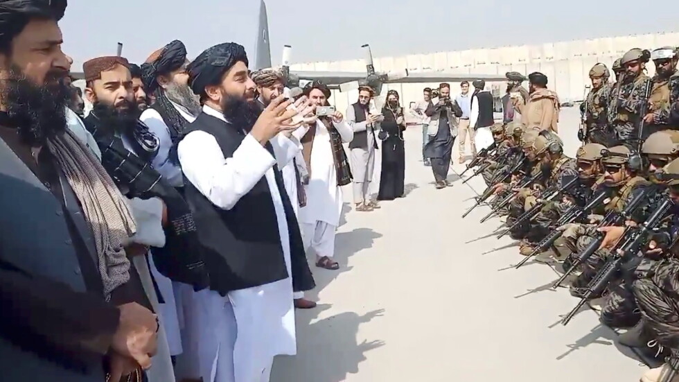 Талибаните поеха пълен контрол над летището в Кабул